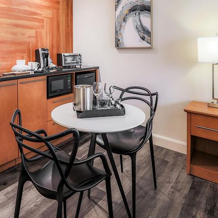Hotel & Cie Sainte Anne-des-Chênes Екстериор снимка